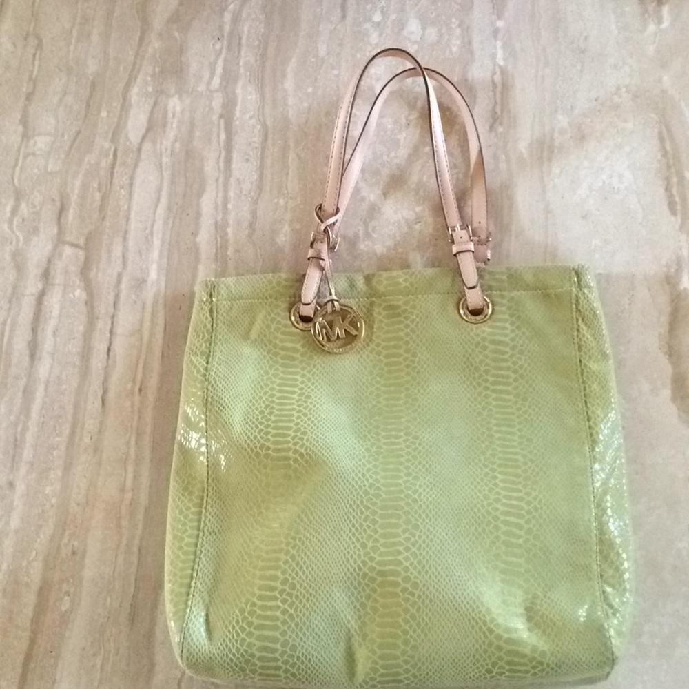 AUTHENTIC MICHAEL KORS TOTE